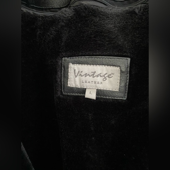 Vintage Black Leather Jacket with Sherpa Lining - Picture 3 of 4
